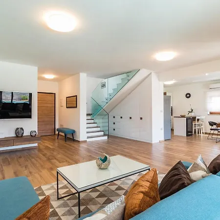 別荘 Roma プーラ